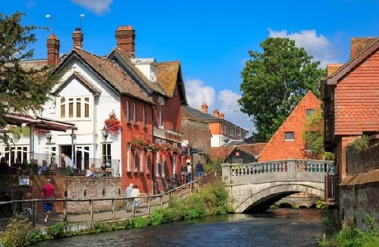 Excursion to Winchester. Children's spring camp in England